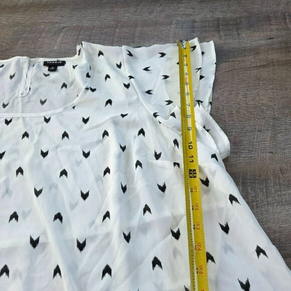 TORRID women's top size 3 white and black pattern plus size 20/24 - Picture 4 of 7
